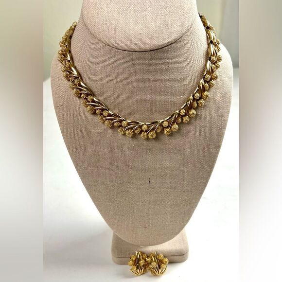 Vintage 60's  Trifari Crown Berry & Leaf Chocker/Necklace and Earrings Set - Picture 1 of 17